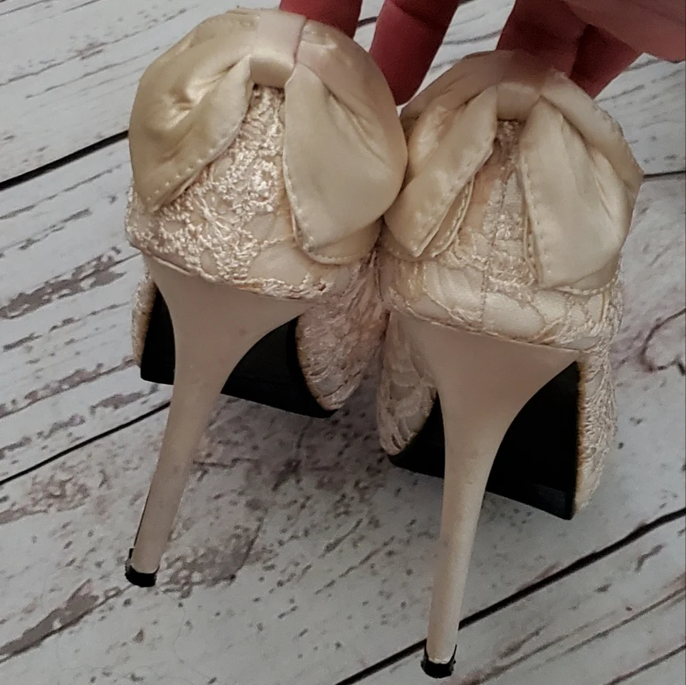 Sexy MM cream lace and mesh platform heels with bows size 39, size 9